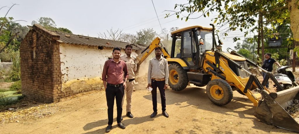 atikraman hatane ki karrwai