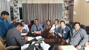 जिला स्तरीय परामर्श दात्री समिति की बैठक में हमारे सहायक शिक्षक/समग्र शिक्षक फेडरेशन जिला धमतरी के‌ सभी साथी।