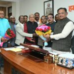 मुख्यमंत्री श्री साय से अखिल भारतीय राष्ट्रीय महासभा हल्बा हल्बी आदिवासी समाज के प्रतिनिधि मंडल के सदस्यों ने सौजन्य मुलाकात की।