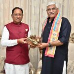 केंद्रीय पर्यटन एवं संस्कृति मंत्री श्री गजेन्द्र सिंह शेखावत ने मुख्यमंत्री श्री विष्णुदेव साय से की सौजन्य भेंट