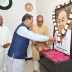 मुख्यमंत्री श्री विष्णु देव साय ने स्वर्गीय श्याम सुन्दर अग्रवाल को दी श्रद्धांजलि।