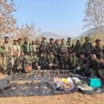 थाना मैनपुर अंतर्गत ओडिसा सीमा पर स्थित ग्राम भालूडिग्गी व मेटाल के पहाडी श्रृंखला में माओवादियों द्वारा डम्प कर रखे 02 नग इंसास, 01 नग 303 एवं 02 नग 12 बोर, 01 देशी कट्टा, बीजीएल सेल सहित हथियार बनाने के उपकरण बरामद।