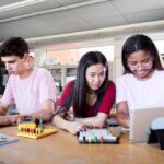 Students in Mechanical Engineering (illustration)