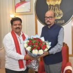 छत्तीसगढ़ प्रदेश नक्सली मुक्त होने पर आज लोक भवन में माननीय राज्यपाल महोदय श्री रमेन डेका जी से उप मुख्यमंत्री ने मुलाकात कर दी बधाई
