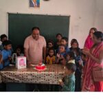 प्रधान पाठक इदरीश खान नें स्कूली बच्चों के साथ मनाया अपना जन्म दिन। 