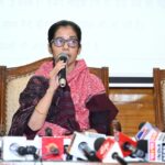 प्रमुख सचिव, कृषि विभाग, श्रीमती शहला निगार एवं संचालक खाद्य एवं आपूर्ति,डॉ फरिहा आलम सिद्दीकी तथा Oil Companies के अधिकारी आज स्थानीय सर्किट हाउस में पत्रकार वार्ता को सम्बोधित करते हुए…..