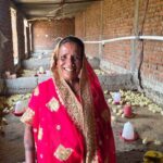 मजदूरी छोड़ ‘लखपति दीदी’ बनीं मति बाई, मुर्गी पालन से संवर रहा परिवार का भविष्य…..