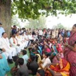 ’तेंदूपत्ता संग्राहकों के बीच पहुंचे मुख्यमंत्री विष्णु देव साय, महुआ पेड़ के नीचे लगाई चौपाल’, संग्राहकों से किया आत्मीय संवाद, सुनी समस्याएं…