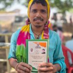 सुशासन तिहार से सुखराम के चेहरे पर लौटी मुस्कान, वंदना घुटरापारा के हितग्राही को मिला 1 रुपये किलो वाला नया राशन कार्ड, खाद्य सुरक्षा मिलने पर मुख्यमंत्री विष्णु देव साय के प्रति जताया आभार…..