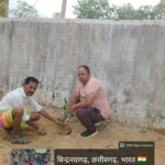 विश्व पर्यावरण दिवस 2026 : शाला परिसर में एक पेड़ माँ के नाम पर पाँच फलदार पौधे रोपे।