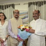 राज्यपाल श्री रमेन डेका ने किया लोकसभा अध्यक्ष श्री बिड़ला का आत्मीय स्वागत।