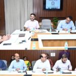 पीएम पोषण शक्ति योजना- मुख्य सचिव श्री विकासशील ने दिए निर्देश।     सभी सरकारी स्कूलों में बच्चों को मिले नियमित गरम भोजन।     शहरी क्षेत्रों में सेंट्रल किचन से होगी सप्लाई।