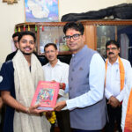 विश्व रिकॉर्ड के साथ जूनियर वर्ल्ड कप में स्वर्ण पदक जीतने वाले दिव्यांशु देवांगन का वित्त मंत्री ओपी चौधरी ने किया सम्मान….